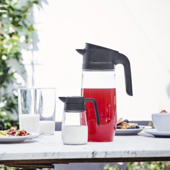 Tupperware Clearly Elegant Pitcher New !!! - Picture 2 of 4
